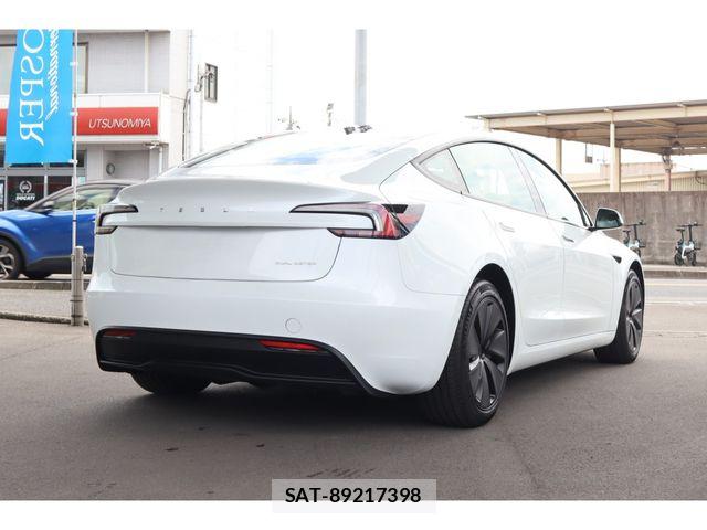Tesla MODEL 3 2024-05 7981346-6
