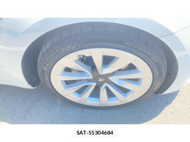 Tesla MODEL 3 2022-03 7981349-9