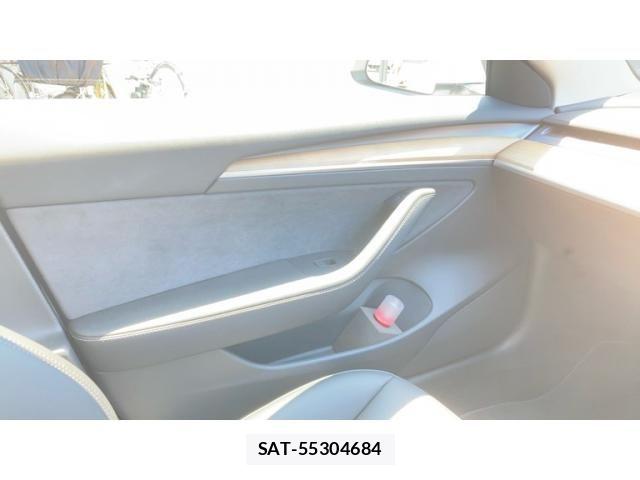 Tesla MODEL 3 2022-03 7981349-20