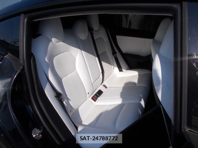 Tesla MODEL 3 2023-12 7981347-10