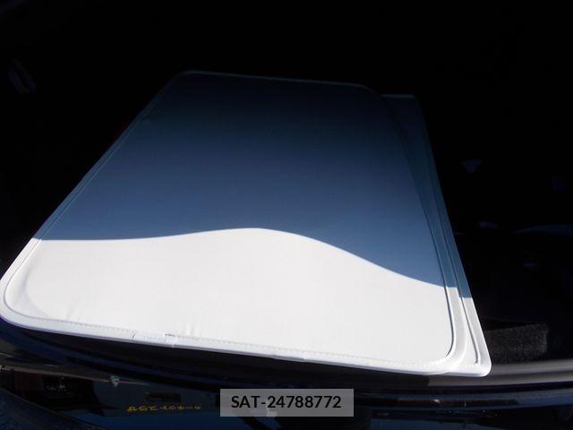 Tesla MODEL 3 2023-12 7981347-12