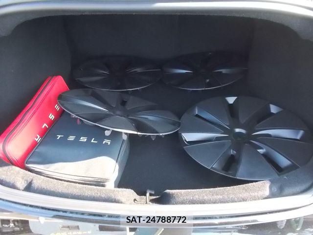 Tesla MODEL 3 2023-12 7981347-13