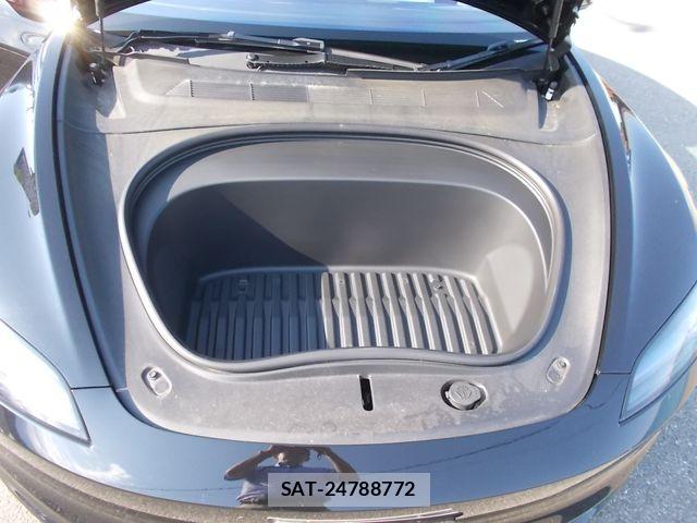 Tesla MODEL 3 2023-12 7981347-14
