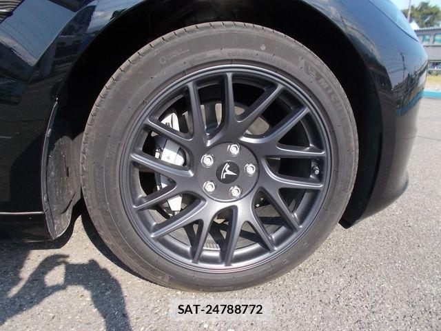 Tesla MODEL 3 2023-12 7981347-15