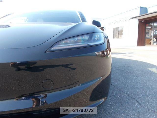 Tesla MODEL 3 2023-12 7981347-16