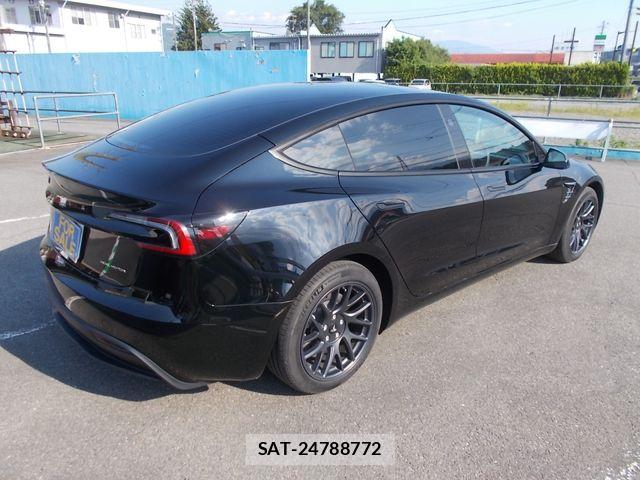 Tesla MODEL 3 2023-12 7981347-3