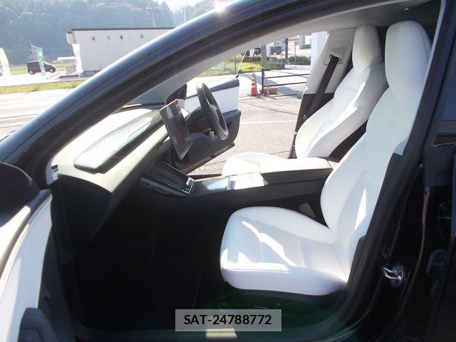 Tesla MODEL 3 2023-12 7981347-8