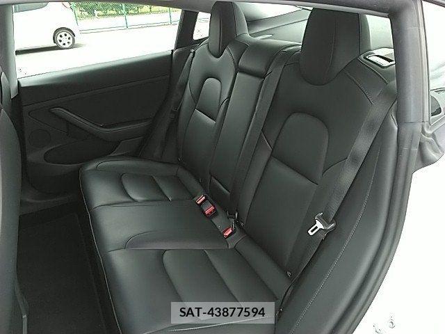 Tesla MODEL 3 2021-12 8038758-12