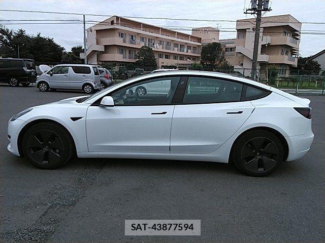 Tesla MODEL 3 2021-12 8038758-15