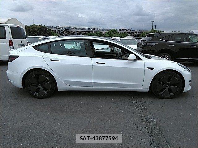 Tesla MODEL 3 2021-12 8038758-16