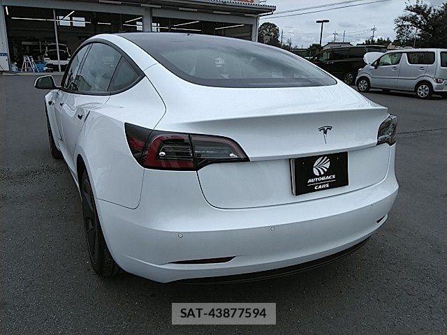 Tesla MODEL 3 2021-12 8038758-17