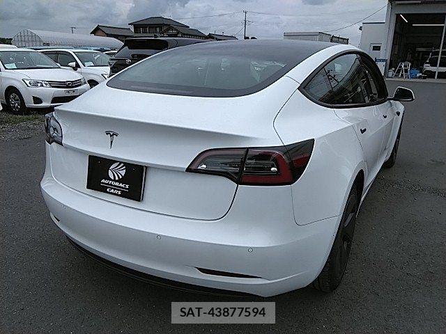 Tesla MODEL 3 2021-12 8038758-18