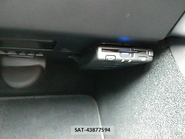 Tesla MODEL 3 2021-12 8038758-24