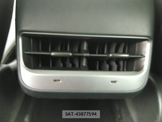 Tesla MODEL 3 2021-12 8038758-26