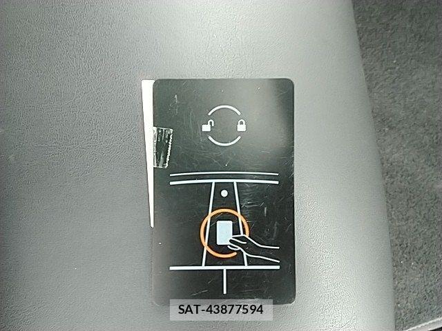 Tesla MODEL 3 2021-12 8038758-28