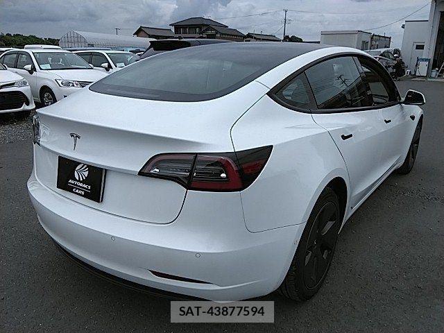 Tesla MODEL 3 2021-12 8038758-2