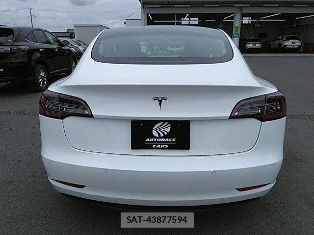 Tesla MODEL 3 2021-12 8038758-4