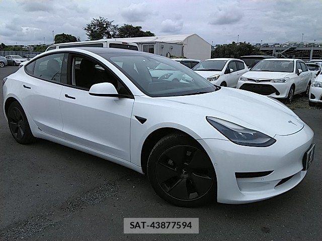 Tesla MODEL 3 2021-12 8038758-6
