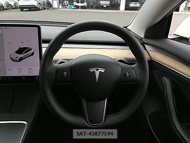 Tesla MODEL 3 2021-12 8038758-7