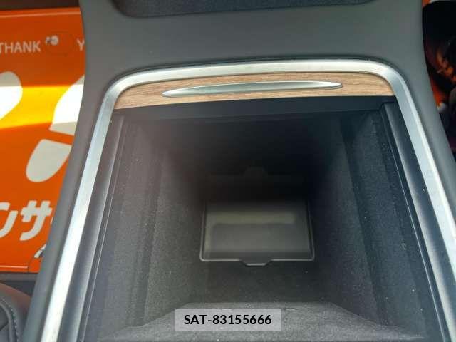 Tesla MODEL 3 2021-10 8132695-7