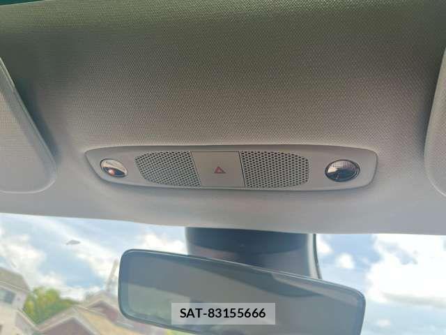 Tesla MODEL 3 2021-10 8132695-13