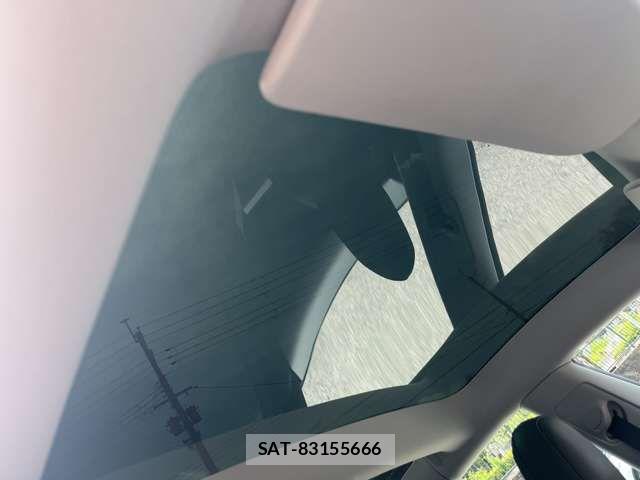 Tesla MODEL 3 2021-10 8132695-14