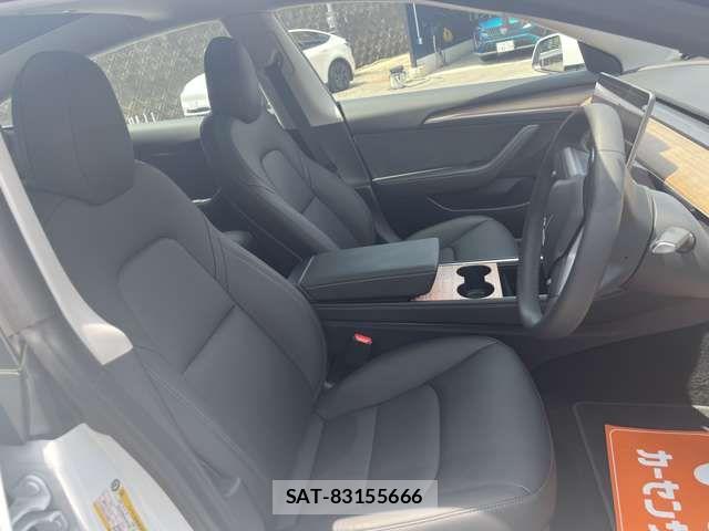 Tesla MODEL 3 2021-10 8132695-1