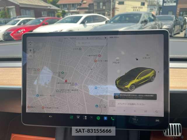 Tesla MODEL 3 2021-10 8132695-2