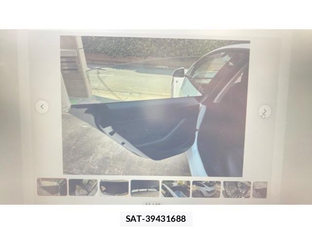 Tesla MODEL 3 2023-09 8232145-12