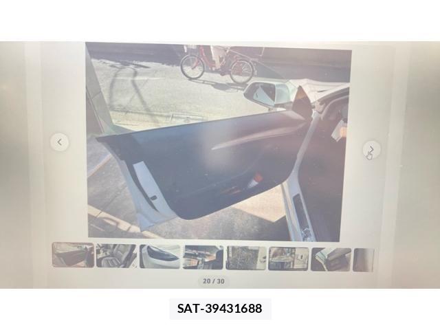Tesla MODEL 3 2023-09 8232145-18
