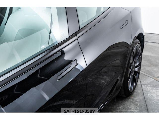 Tesla MODEL 3 2021-06 8317642-16