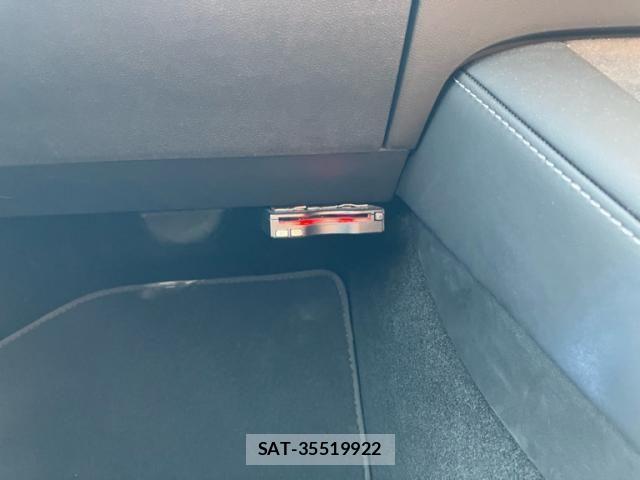 Tesla MODEL 3 2022-02 8317643-19