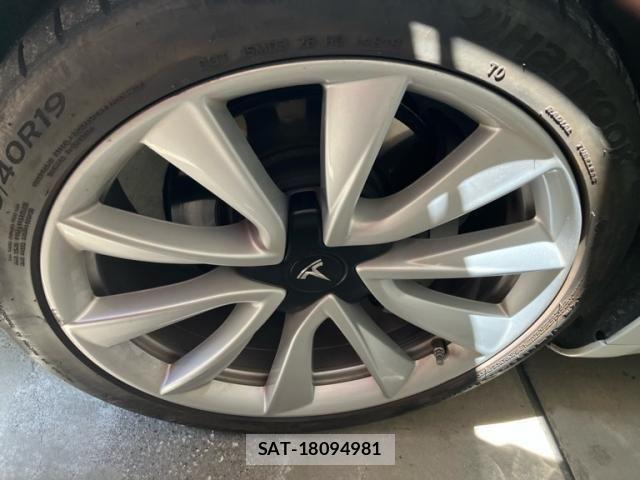 Tesla MODEL 3 2020-09 8317644-9