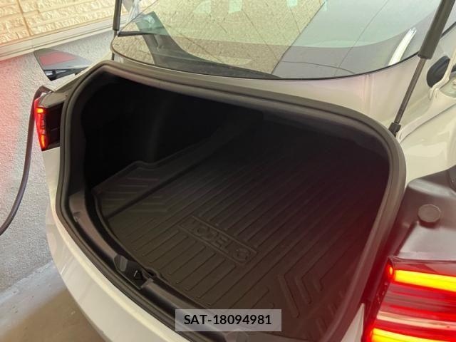 Tesla MODEL 3 2020-09 8317644-10