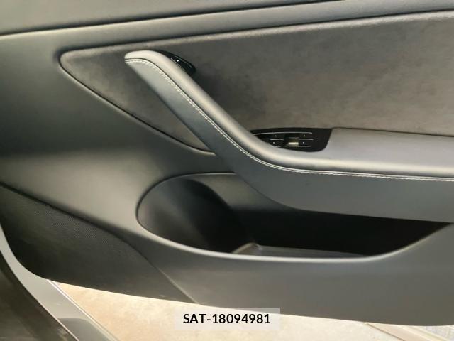 Tesla MODEL 3 2020-09 8317644-14