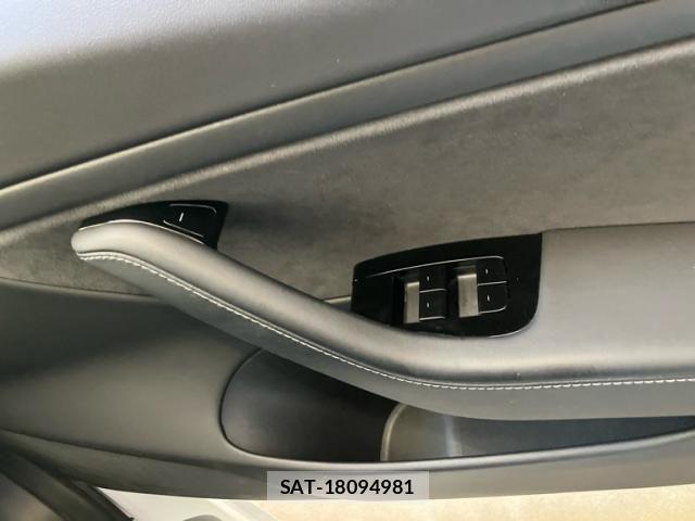Tesla MODEL 3 2020-09 8317644-15
