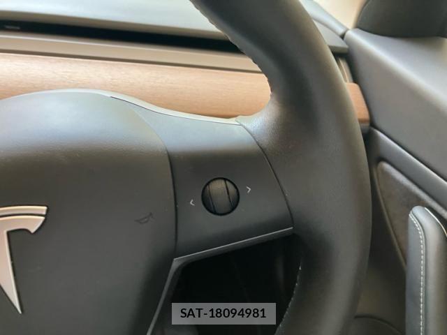 Tesla MODEL 3 2020-09 8317644-17
