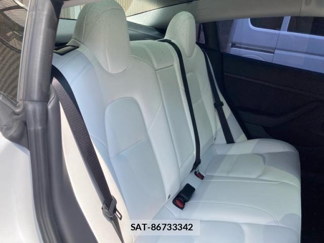 Tesla MODEL 3 2021-07 8317645-9