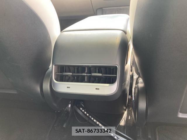 Tesla MODEL 3 2021-07 8317645-10