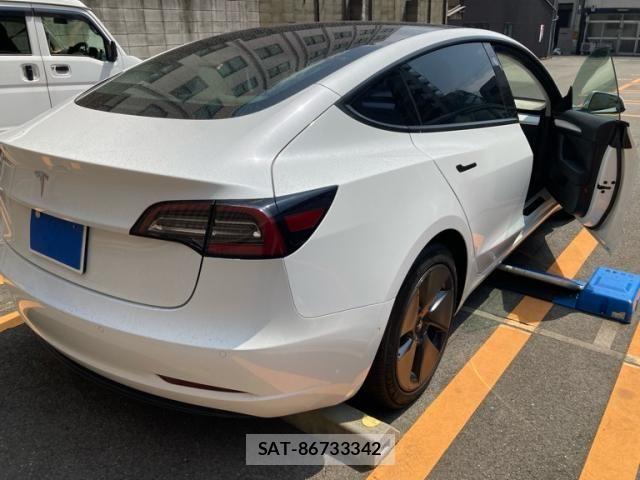 Tesla MODEL 3 2021-07 8317645-12