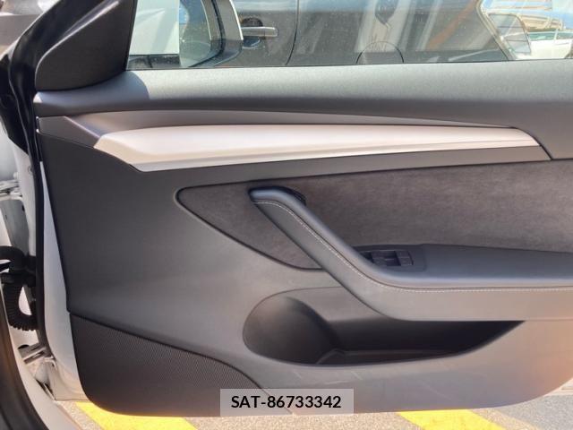Tesla MODEL 3 2021-07 8317645-16