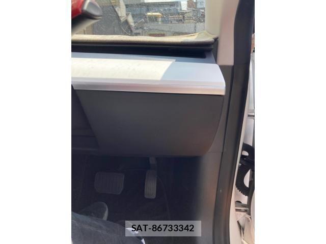 Tesla MODEL 3 2021-07 8317645-18