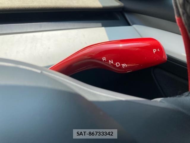 Tesla MODEL 3 2021-07 8317645-23