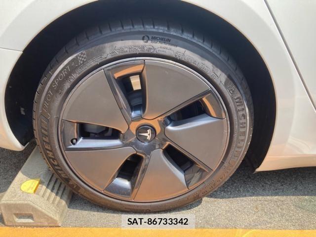 Tesla MODEL 3 2021-07 8317645-5