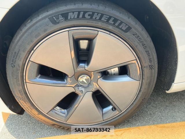 Tesla MODEL 3 2021-07 8317645-7