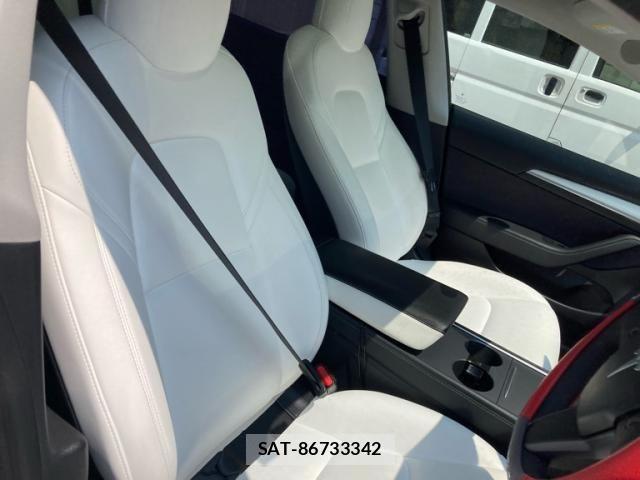 Tesla MODEL 3 2021-07 8317645-8
