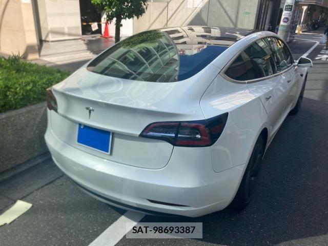 Tesla MODEL 3 2020-09 8369424-2