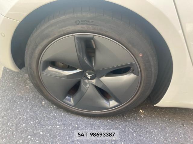 Tesla MODEL 3 2020-09 8369424-6