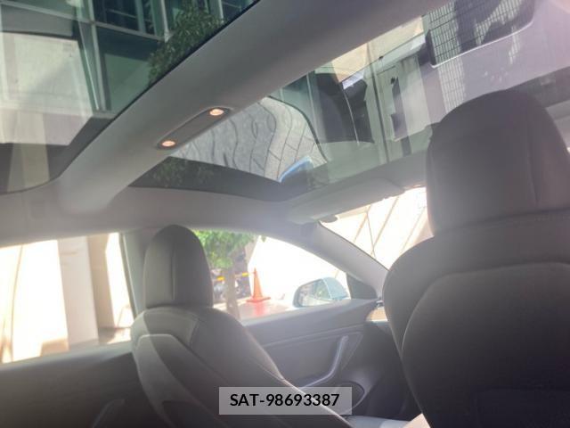 Tesla MODEL 3 2020-09 8369424-8