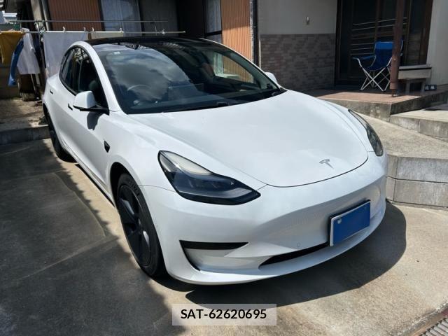 Tesla MODEL 3 2021-11 8415474-0